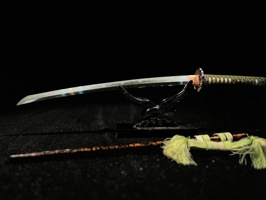 “ The medium-sized wakizashi in the samurai sword, hand-ground art knife with sharp blade.
